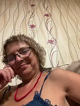 ElizabethGorden online show from August 7, 5:15 pm
