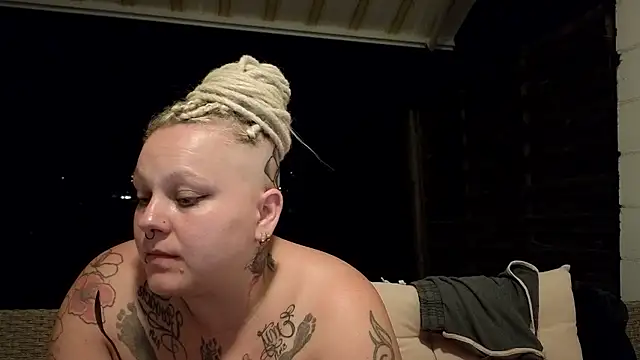 Snapshot of Lady_Peggi chatting on June 26, 9:08 pm Lady Peggi online show from June 26, 9:08 pm