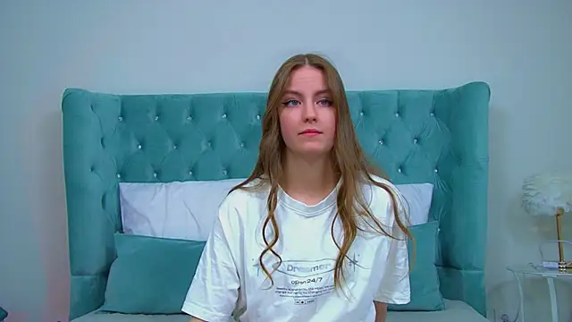 SofiaSarvains online show from June 26, 7:07 pm