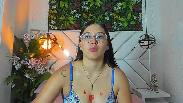 Snapshot of Janett_Moore chatting on June 2, 1:02 pm Janett Moore online show from June 2, 1:02 pm