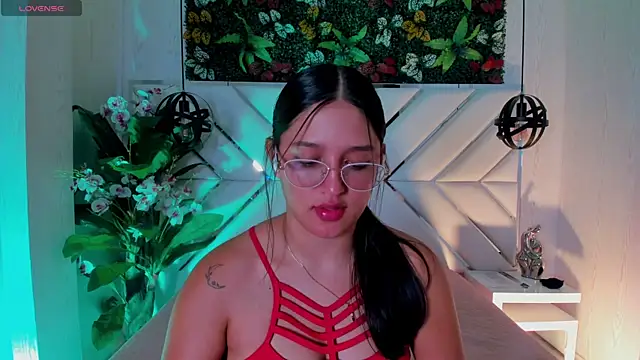 Snapshot of Janett_Moore chatting on June 18, 12:53 pm Janett Moore online show from June 18, 12:53 pm