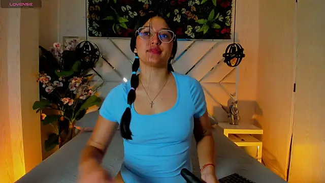 Snapshot of Janett_Moore chatting on June 20, 1:03 pm Janett Moore online show from June 20, 1:03 pm