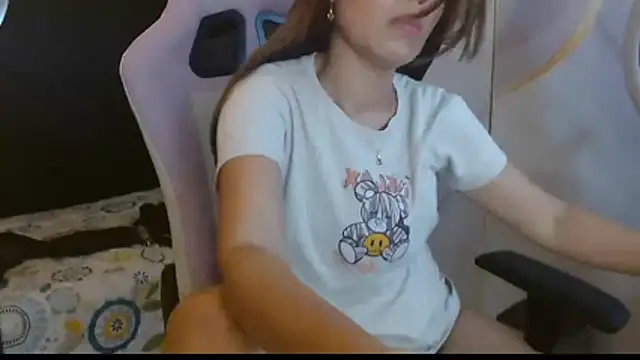 Snapshot of naomis_36 chatting on July 22, 1:58 pm naomis 36 online show from July 22, 1:58 pm