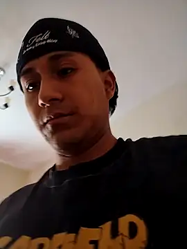 XxAlbertoxX69 online show from May 4, 5:42 pm