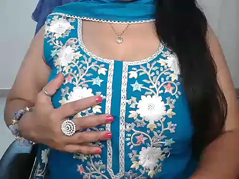 Snapshot of Yanshi23 chatting on August 3, 3:49 pm Yanshi23 online show from August 3, 3:49 pm