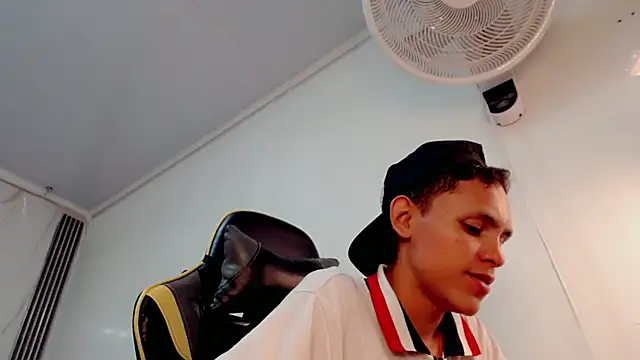 sombra 18 online show from July 25, 1:36 am