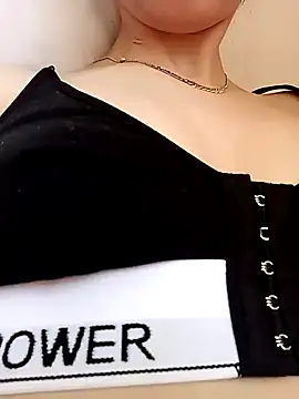 Louulou Hotgirl online show from May 19, 11:05 am