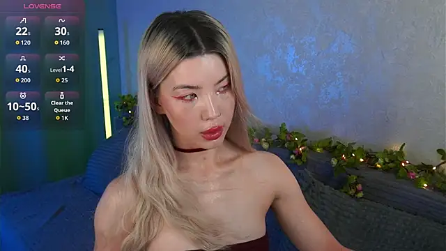 LindaThackerr online show from June 20, 4:15 am