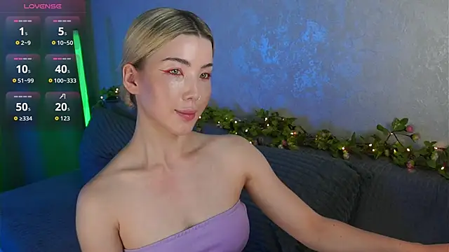LindaThackerr online show from July 27, 4:30 am