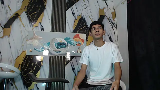 Snapshot of TWINKS_BOYSX chatting on June 2, 1:13 pm TWINKS BOYSX online show from June 2, 1:13 pm