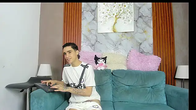 Snapshot of TWINKS_BOYSX chatting on June 3, 2:33 pm TWINKS BOYSX online show from June 3, 2:33 pm