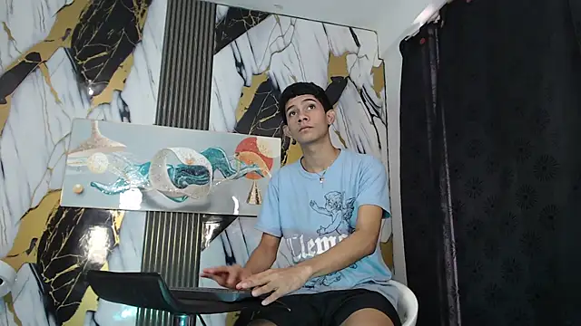 Snapshot of TWINKS_BOYSX chatting on June 6, 1:27 pm TWINKS BOYSX online show from June 6, 1:27 pm