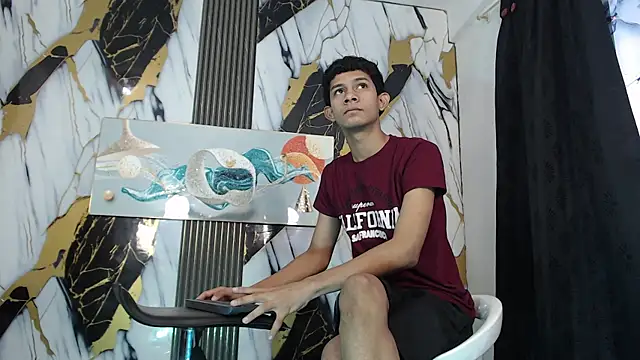 Snapshot of TWINKS_BOYSX chatting on June 8, 3:34 pm TWINKS BOYSX online show from June 8, 3:34 pm