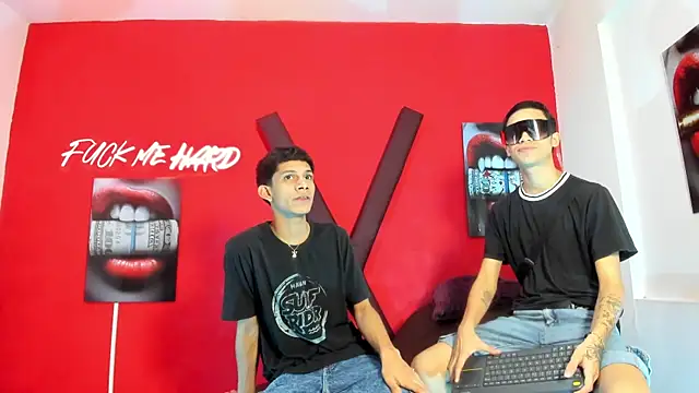 Snapshot of TWINKS_BOYSX chatting on June 16, 1:41 am TWINKS BOYSX online show from June 16, 1:41 am