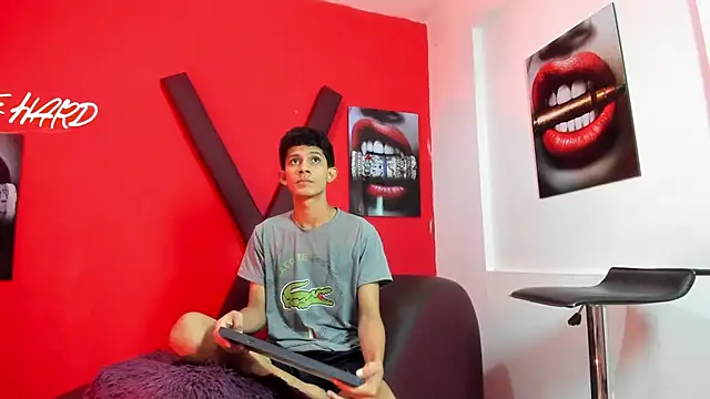 Snapshot of TWINKS_BOYSX chatting on June 17, 1:19 am TWINKS BOYSX online show from June 17, 1:19 am