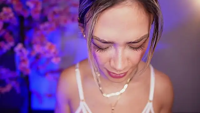 Snapshot of R4-V3N chatting on January 4, 8:06 am R4-V3N online show from January 4, 8:06 am