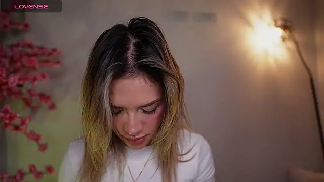 Snapshot of R4-V3N chatting on January 14, 8:41 am R4-V3N online show from January 14, 8:41 am