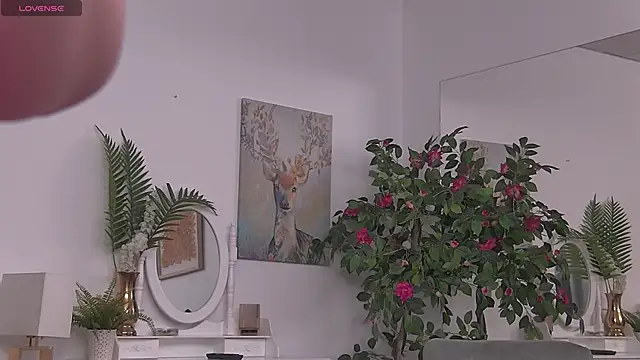 ZoeSkyee online show from June 6, 5:39 pm