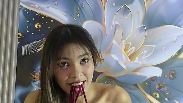 Snapshot of ELLIEPARKER_CR chatting on August 2, 12:14 pm ELLIEPARKER CR online show from August 2, 12:14 pm