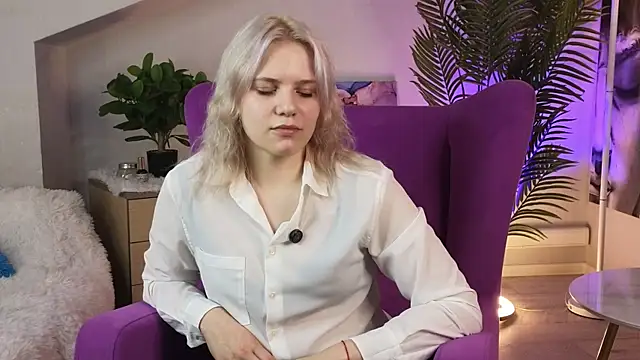 JenGinanni online show from May 6, 2:11 pm