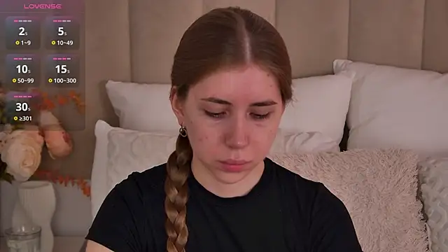 EvaAkiins online show from June 30, 5:14 pm