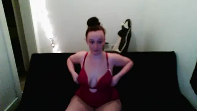 PeechyXOXO online show from May 6, 4:41 am