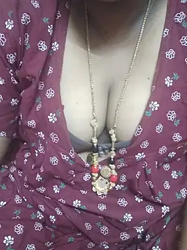 tamilkavitha123 online show from July 11, 5:26 pm