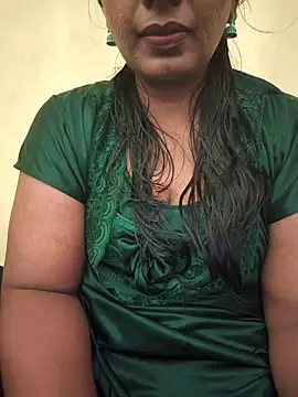 Snapshot of Divya_kannada chatting on May 6, 9:58 am Divya kannada online show from May 6, 9:58 am
