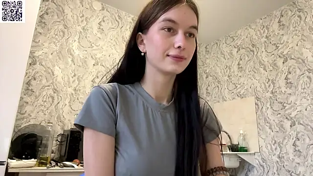 Snapshot of HinaDesire chatting on May 8, 4:01 pm HinaDesire online show from May 8, 4:01 pm