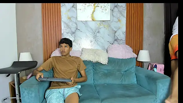 Snapshot of BOUL_GUYS chatting on July 14, 1:08 am BOUL GUYS online show from July 14, 1:08 am