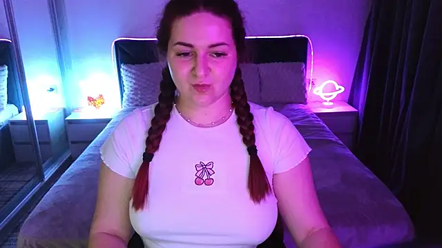 Redd Vixen online show from May 15, 10:50 pm