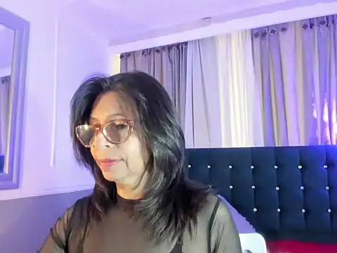 Snapshot of lena_gray chatting on May 25, 1:28 pm lena gray online show from May 25, 1:28 pm