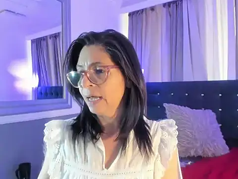 Snapshot of lena_gray chatting on June 12, 3:11 pm lena gray online show from June 12, 3:11 pm