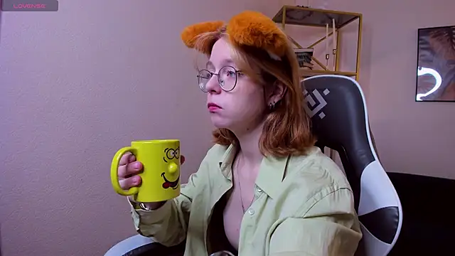 FoxxyyPolly online show from June 19, 5:23 am