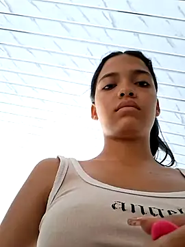 Snapshot of Dahimon-18 chatting on July 28, 1:43 pm Dahimon-18 online show from July 28, 1:43 pm