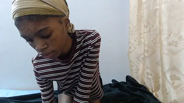 PetiteBarbie 05 online show from June 18, 6:35 am