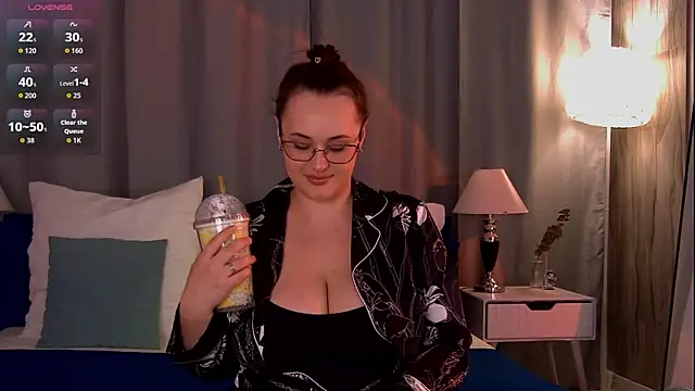 Queen Monica  online show from July 24, 7:12 pm