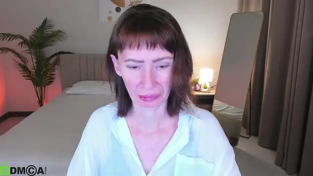 gracekellyyy online show from May 15, 4:19 am