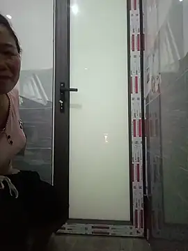 Snapshot of -Lytina- chatting on May 27, 6:21 am -Lytina- online show from May 27, 6:21 am