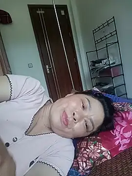 Snapshot of -Lytina- chatting on June 2, 6:04 am -Lytina- online show from June 2, 6:04 am