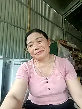 Snapshot of -Lytina- chatting on June 5, 7:25 am -Lytina- online show from June 5, 7:25 am