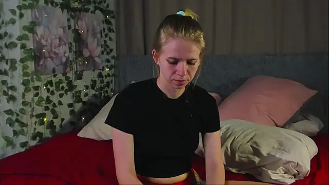 Squirt Cutie online show from May 16, 9:35 pm