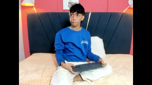 Snapshot of ero_boy40 chatting on June 11, 3:59 am ero boy40 online show from June 11, 3:59 am