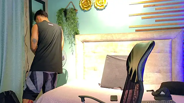 criss hardcock  online show from June 13, 1:20 pm