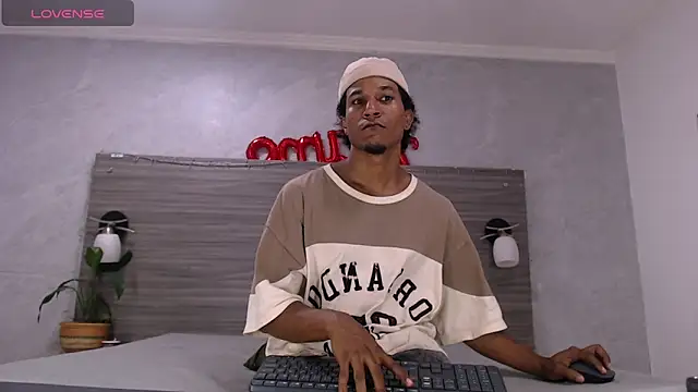 Snapshot of Dilan_Hall chatting on June 3, 9:42 pm Dilan Hall online show from June 3, 9:42 pm