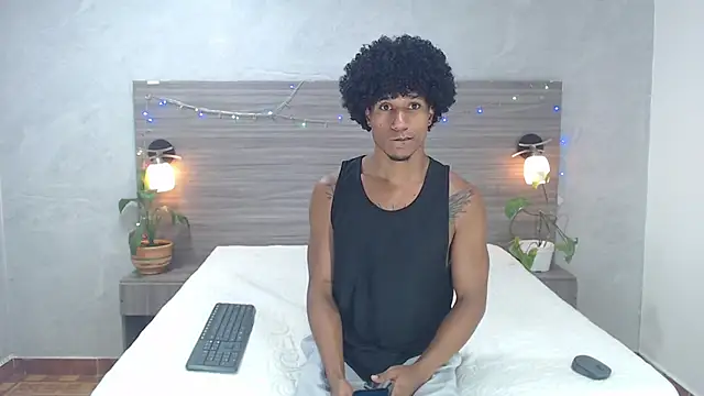 Snapshot of Dilan_Hall chatting on June 16, 4:31 pm Dilan Hall online show from June 16, 4:31 pm