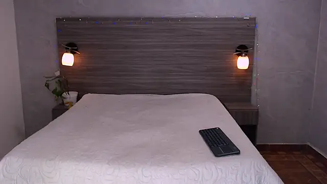 Snapshot of Dilan_Hall chatting on June 20, 7:38 pm Dilan Hall online show from June 20, 7:38 pm