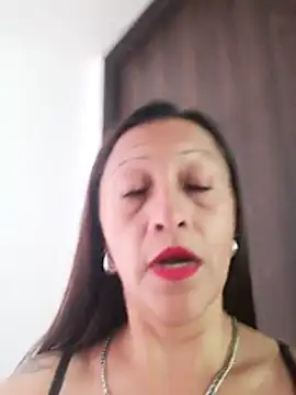 Snapshot of Vely_ chatting on June 16, 8:44 pm Vely online show from June 16, 8:44 pm