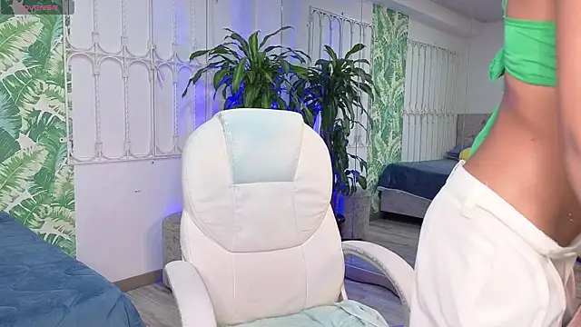 Snapshot of baby_julieta00 chatting on June 22, 12:13 pm baby julieta00 online show from June 22, 12:13 pm