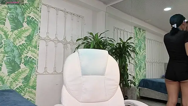 Snapshot of baby_julieta00 chatting on June 23, 12:25 pm baby julieta00 online show from June 23, 12:25 pm